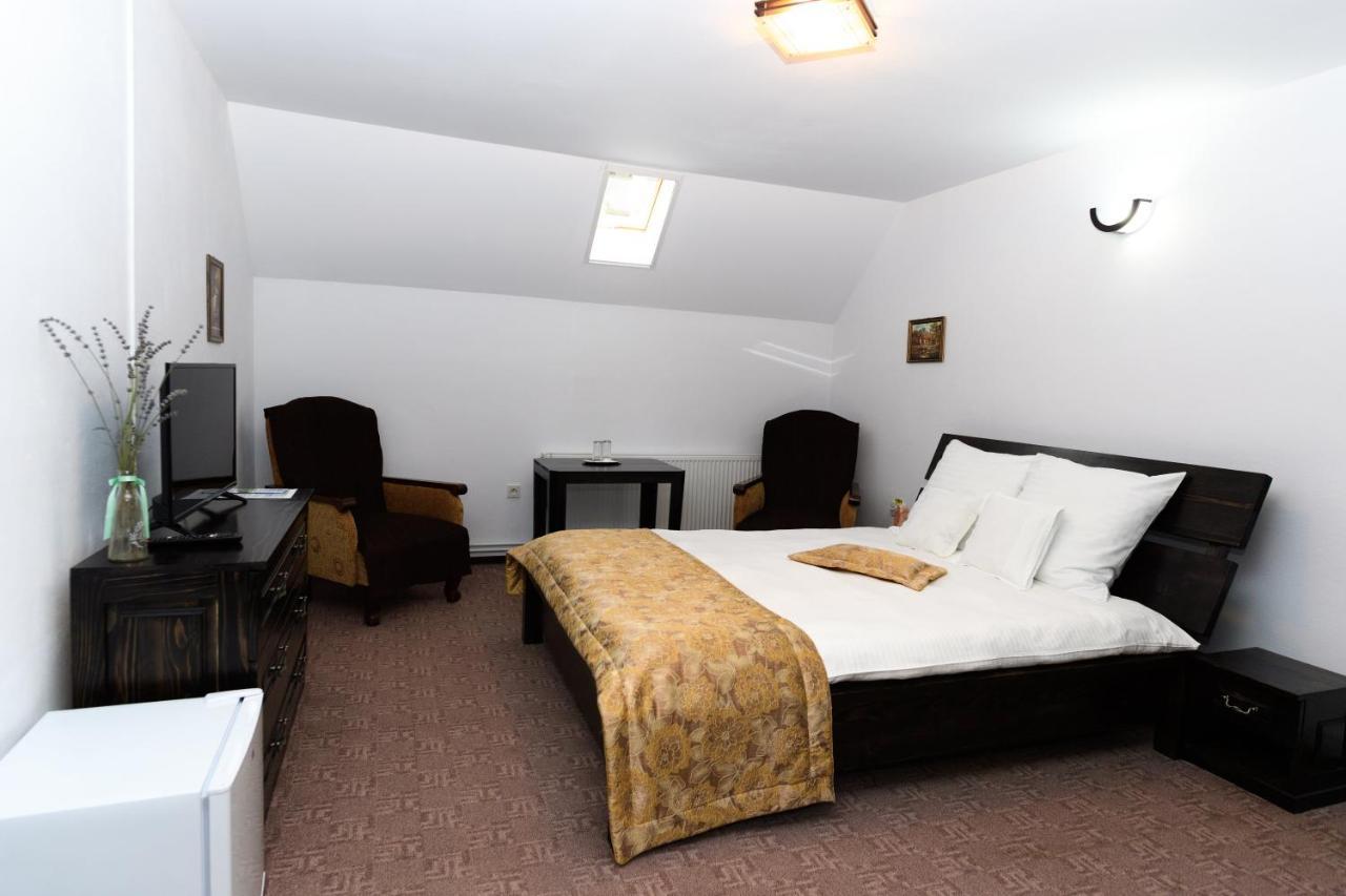 Hotel Stejarul Lui Andrei Izvoarele  Zewnętrze zdjęcie
