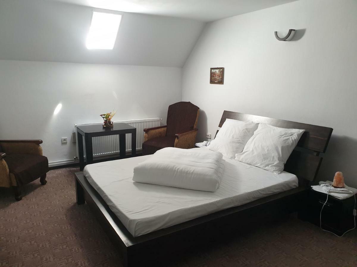 Hotel Stejarul Lui Andrei Izvoarele  Zewnętrze zdjęcie